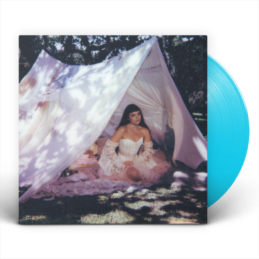 the album cover for Julia Mestre - Maravilhosamente Bem [Indie Exclusive] - Light Blue (Blue)