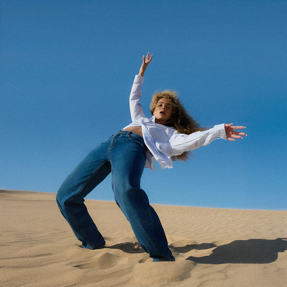 the album cover for Ella Eyre - everything, in time [Digisleeve]